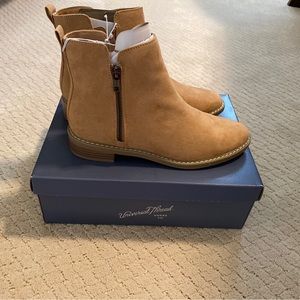 NIB Universal Thread Brenna Boots Taupe chestnut brown memory foam 8